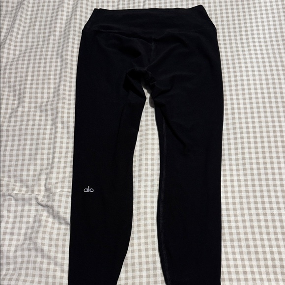 ALO Yoga Black Leggings - Picture 2 of 3